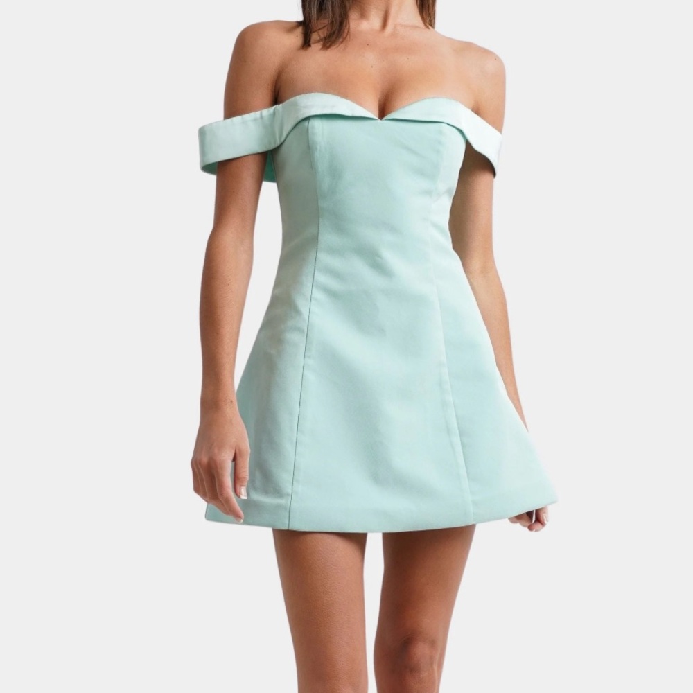 Elegant Off-Shoulder Mini Dress in Mint Green